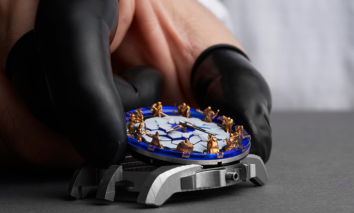 "نايتز أوف ذا راوند تيبل" ساعة جديدة تأخذك إلى عالم آخر من روجيه دوبوي